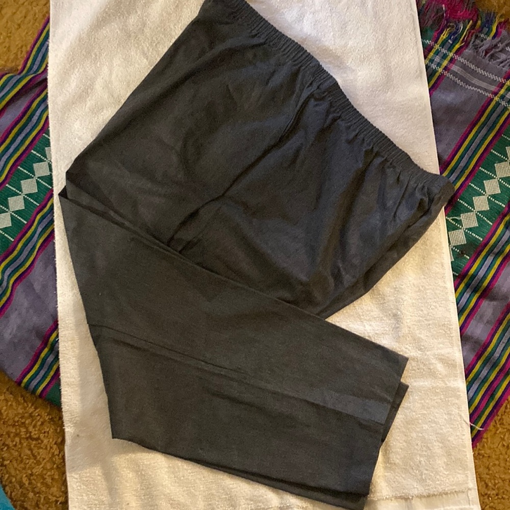 Pants with stretch waist in 60% cotton, 40% polyester